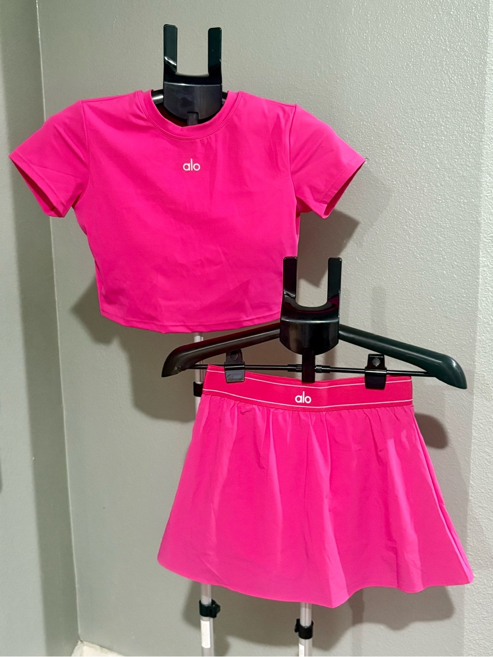 ALO Yoga Hot Pink Crop Top